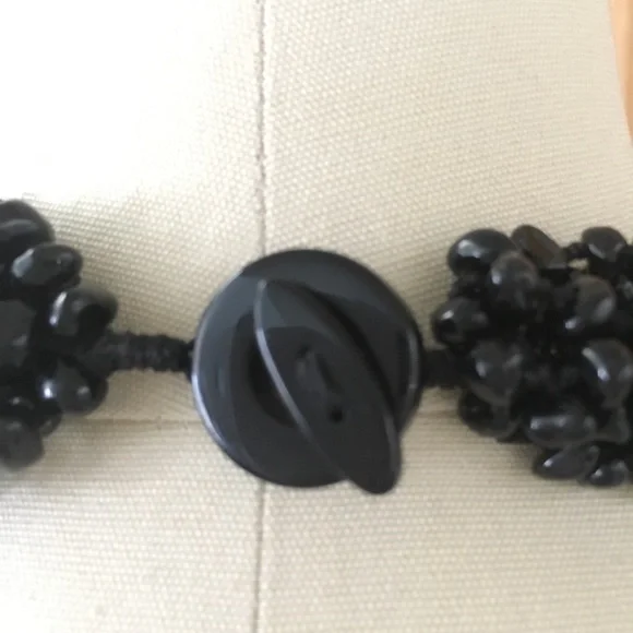 Torsade seed bead necklace in glossy black - Picture 4 of 7